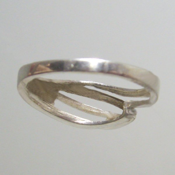 (r1329)Silver fretwork ring.